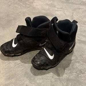 Boys size 5 Nike Football cleats
